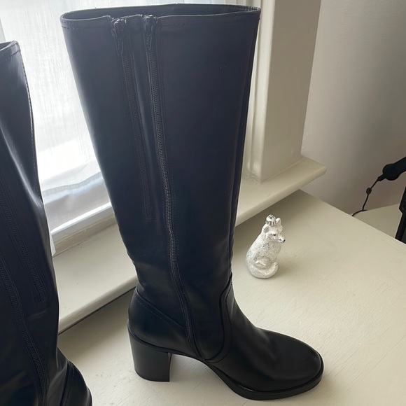 NWOT Size 7.5, tall black boats, below the knee height - Picture 4 of 5